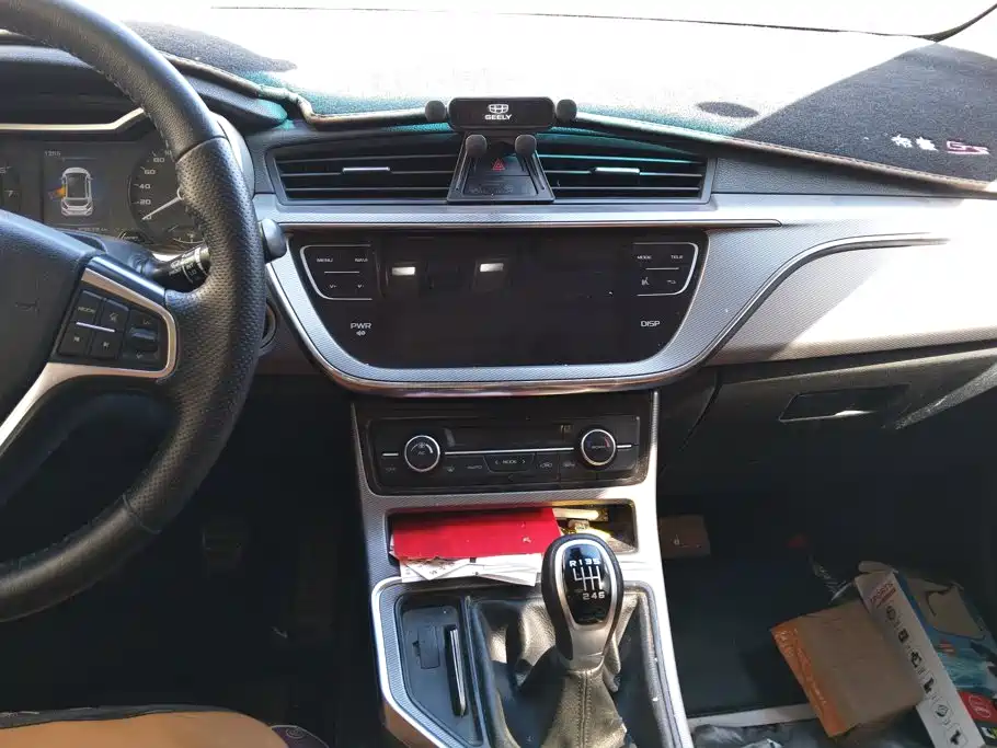 Фото 13 - Geely Emgrand GS
