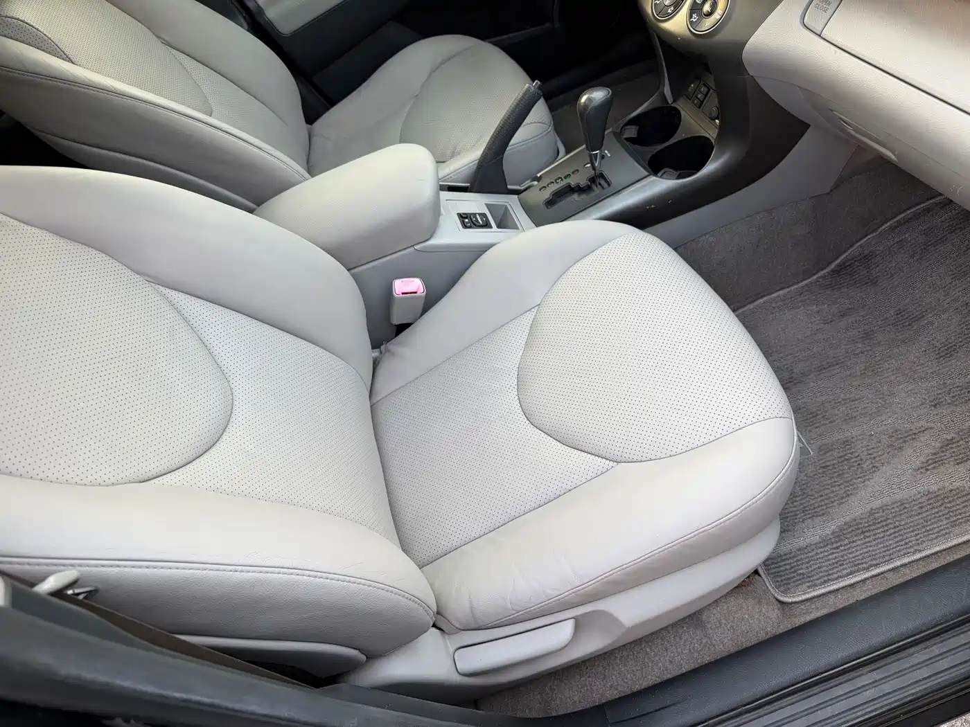 Toyota RAV4 Rongfang 2010 2.4L Automatic Luxury Upgrade Edition фото 15
