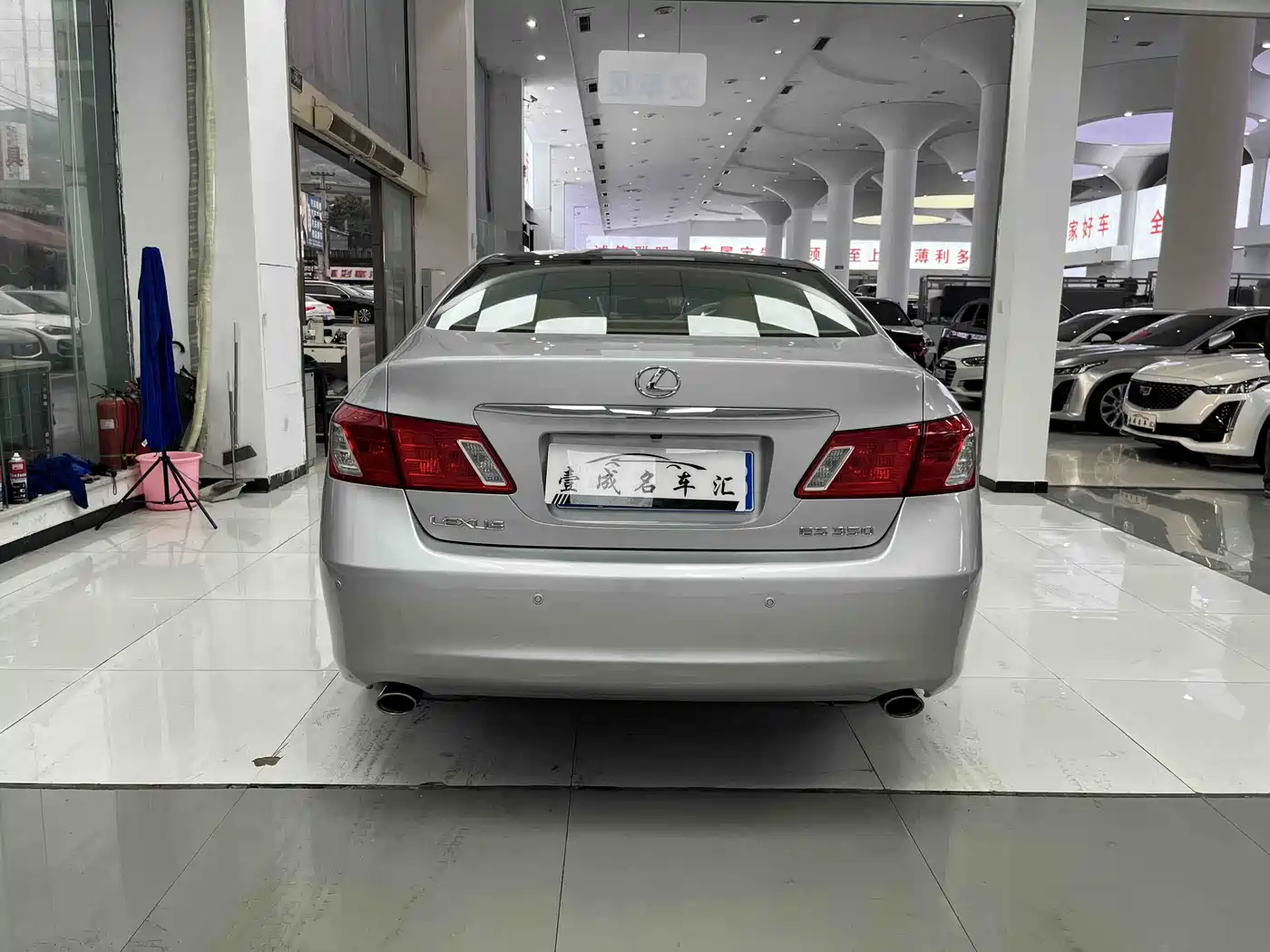 Фото 6 - Lexus ES