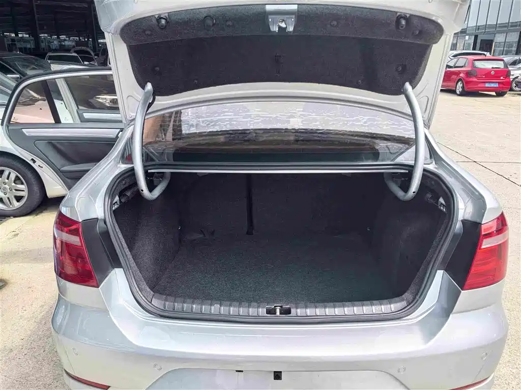 Volkswagen Bora 2013 2013 1.6L Automatic Comfort Model