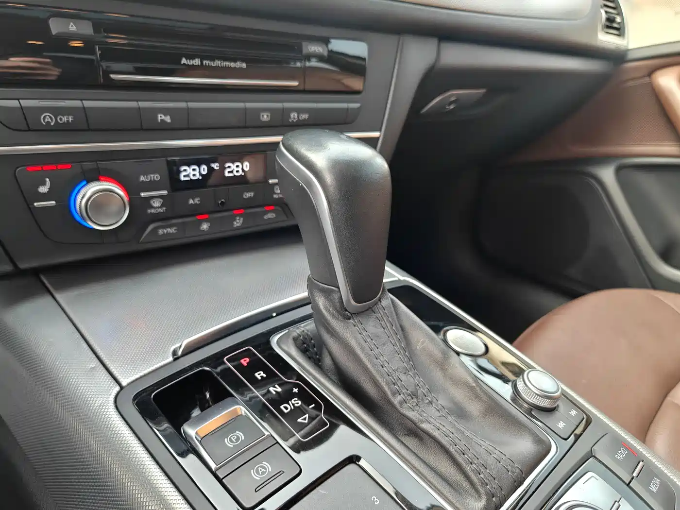 Audi A6L 2018 30th Anniversary 35 TFSI Fashion фото 19