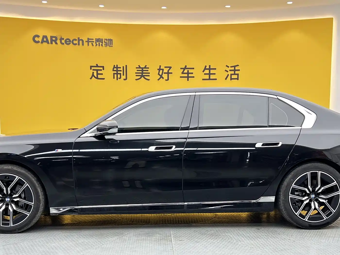 BMW 7 Series 2023 Model 735Li M Sport Package фото 36