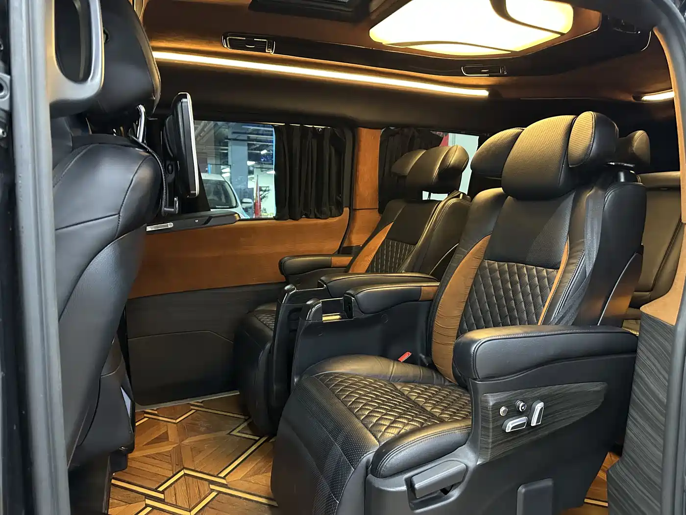 Mercedes-Benz V-Class 2018 V 260 L Premium Long Version China V фото 18