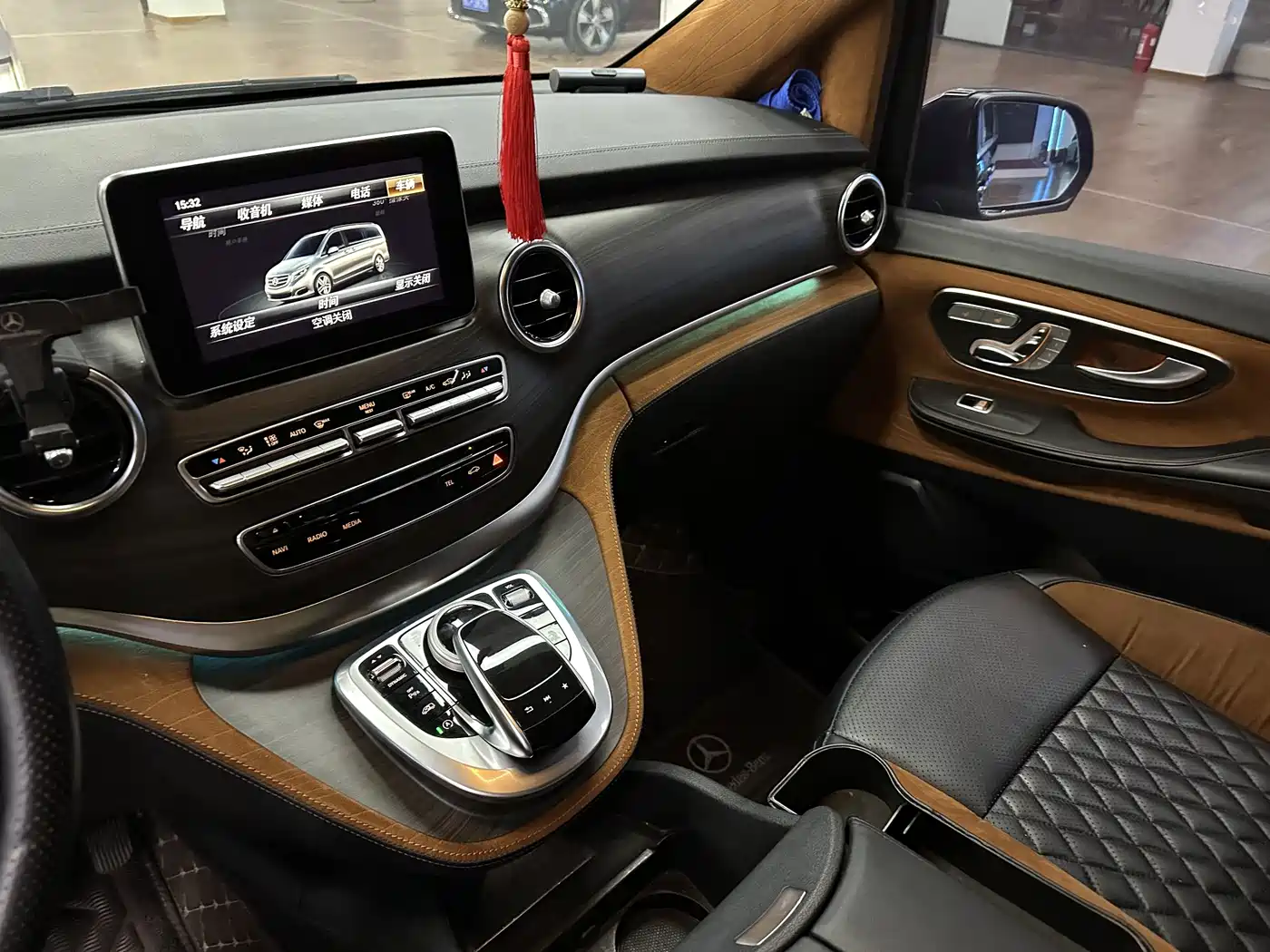 Mercedes-Benz V-Class 2018 V 260 L Premium Long Version China V фото 11