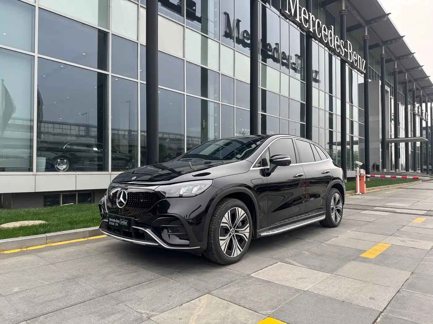 MERCEDES-BENZ EQE SUV