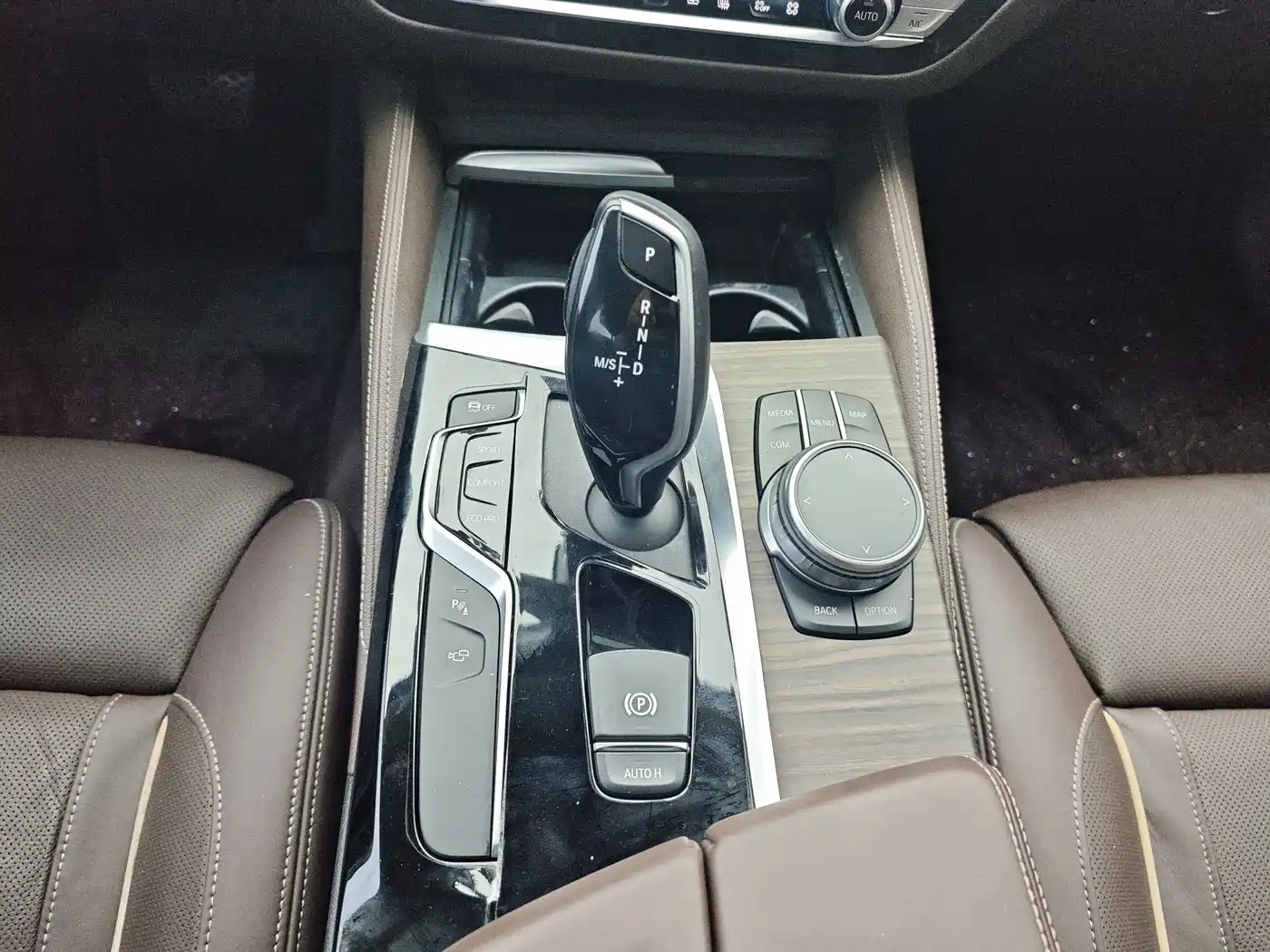 BMW 5 Series 2020 530Li Premium Luxury Package фото 11