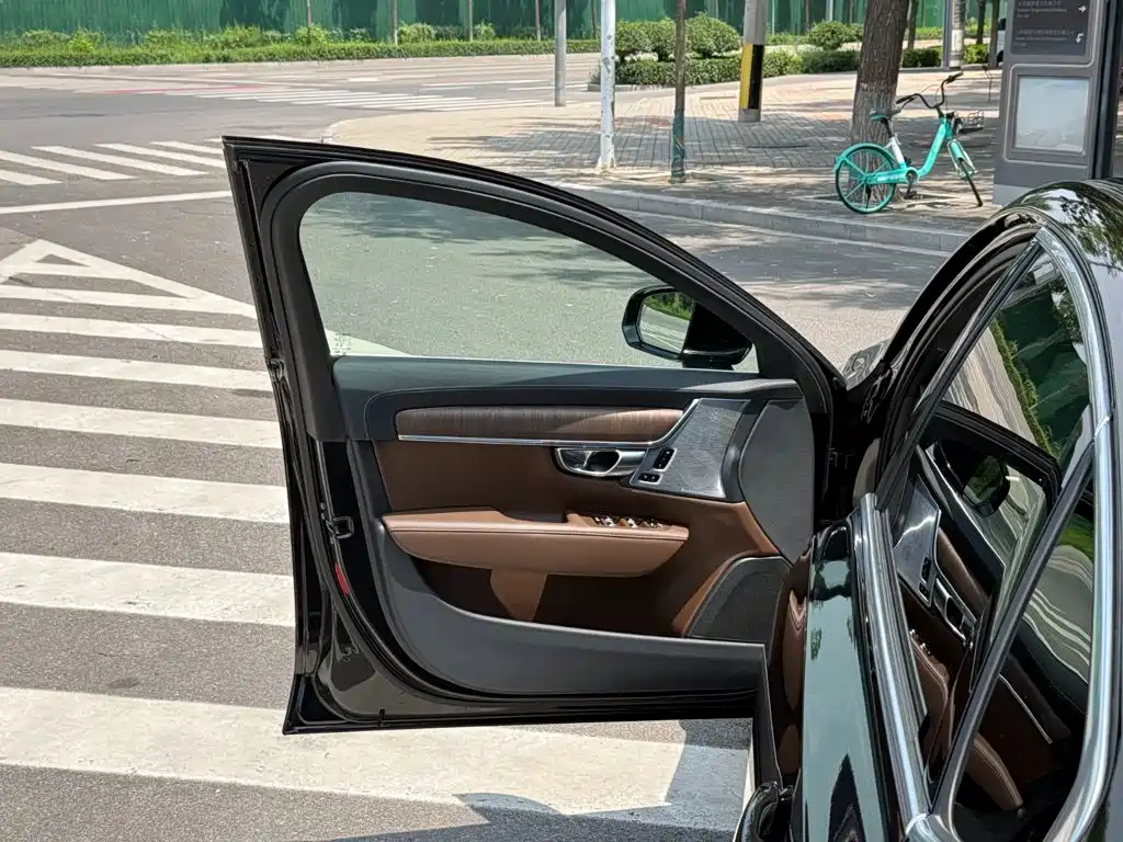 Volvo S90 Plug-in Hybrid 2024 2024 PHEV AWD Long Range Excellence Luxury Edition