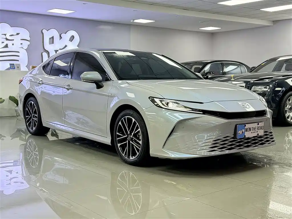 Toyota Camry 2024 Hybrid 2.0HG Premium Edition фото 5