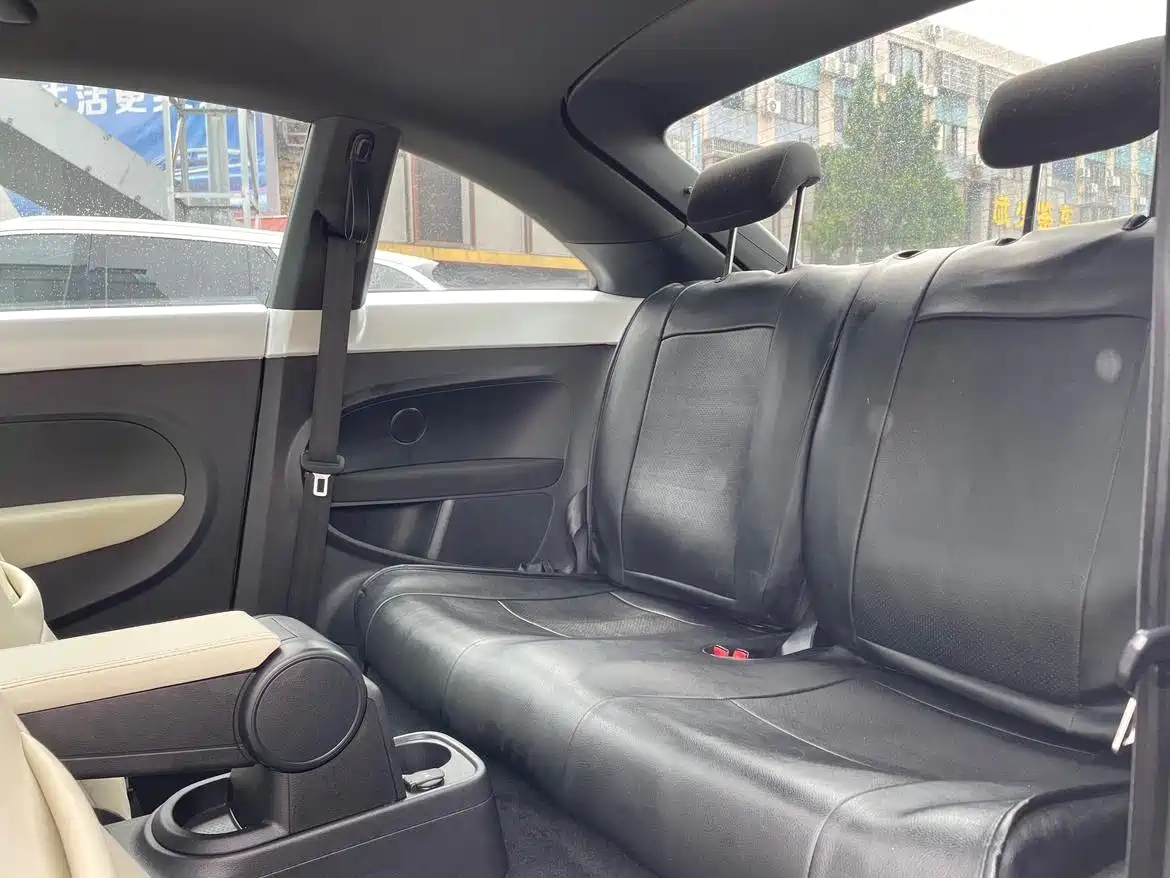 Volkswagen Beetle 2018 180TSI Trend Joy Edition фото 5
