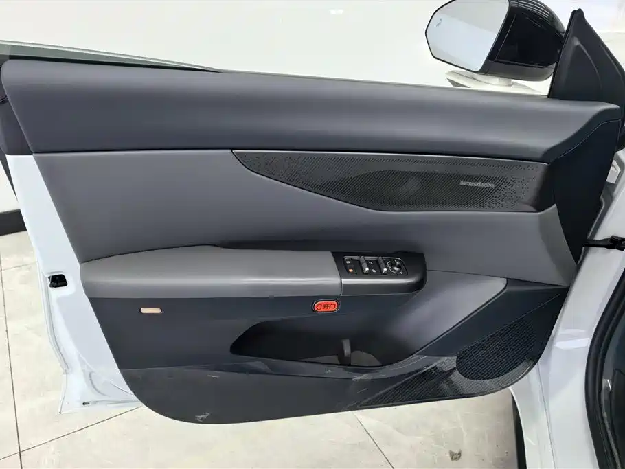 Lynk & Co 07 EM-P 2024 EM-P 126 Long Range Halo фото 7