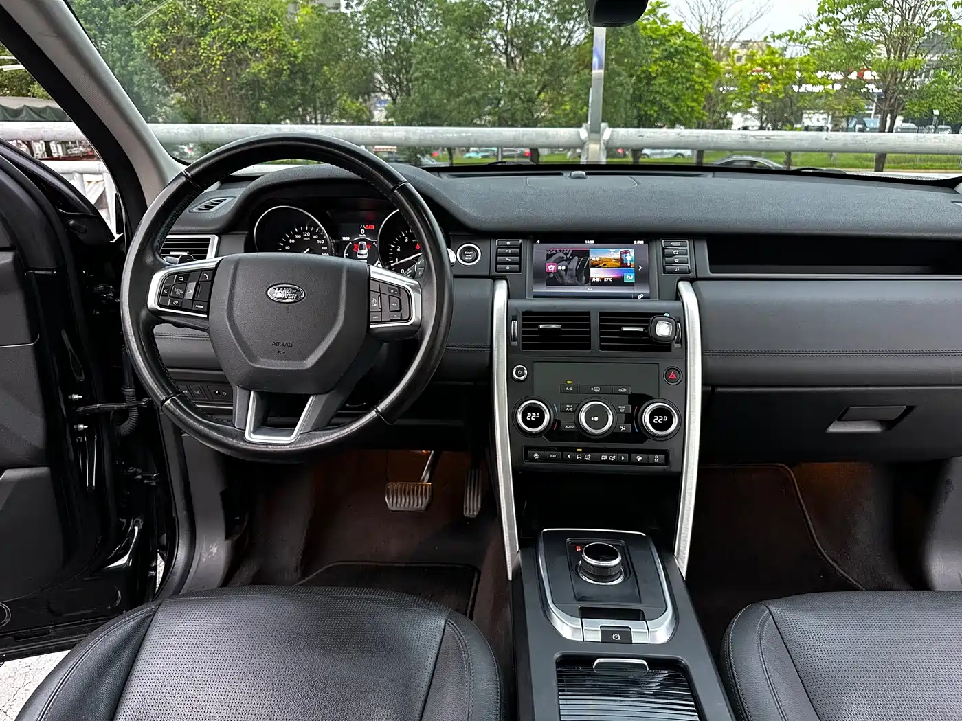 Land Rover Discovery Sport 2018 240PS SE Edition фото 9