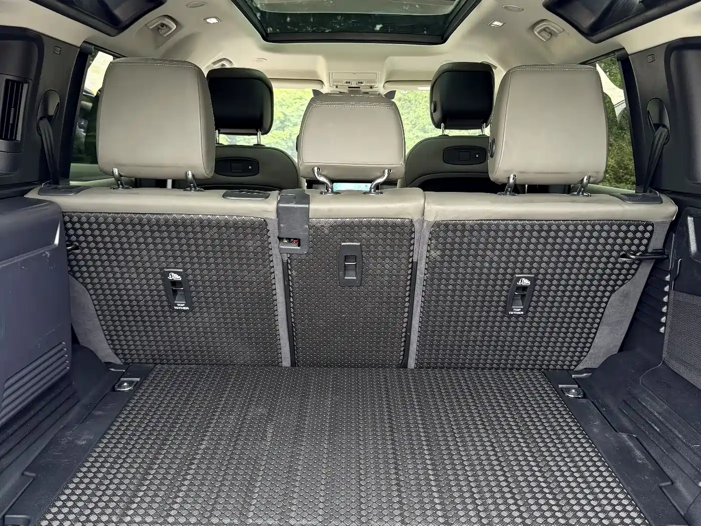 Land Rover Defender 2020 Model 110 P400 HSE фото 18