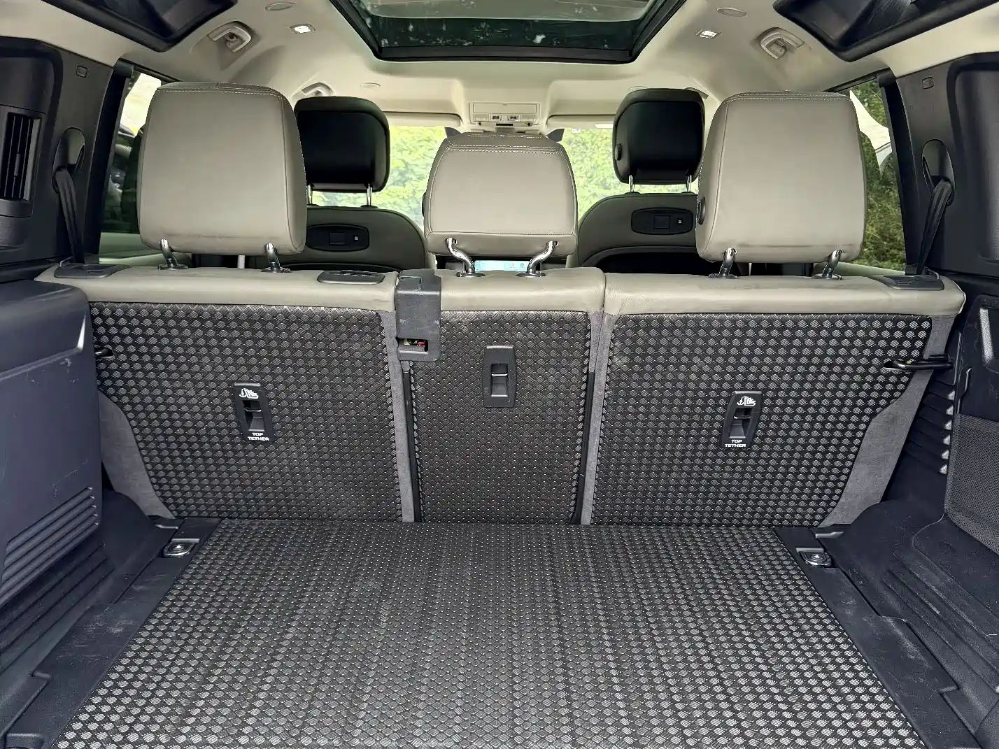Photo 18 - Land Rover Defender