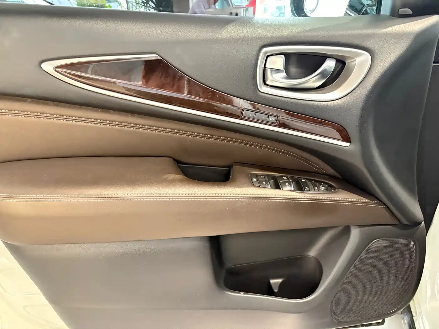 Infiniti QX60 (Import) 2018 2018 2.5 S/C Hybrid AWD Champion Family Edition