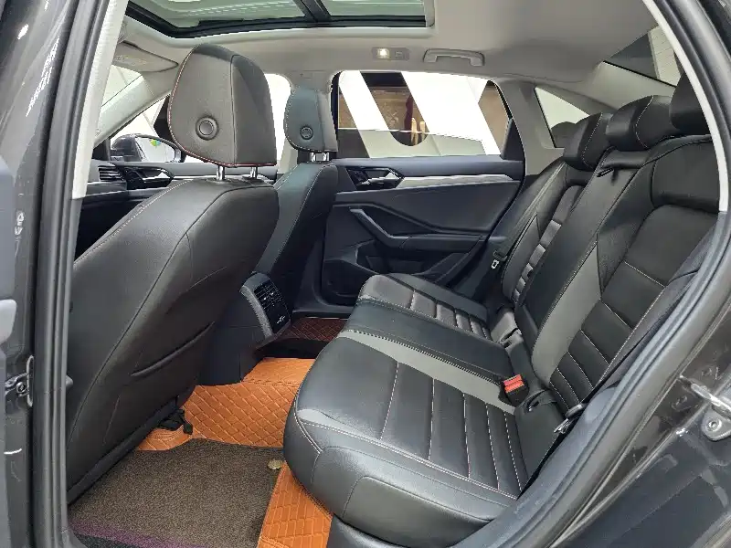 VOLKSWAGEN SAGITAR