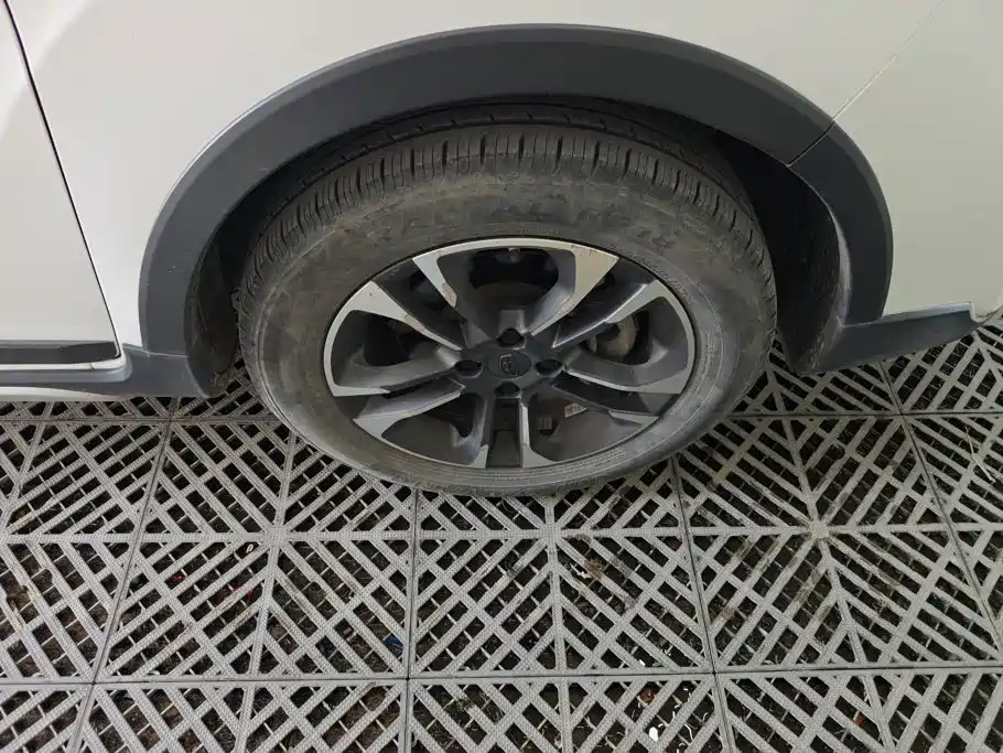 Фото 6 - Geely Vision X3