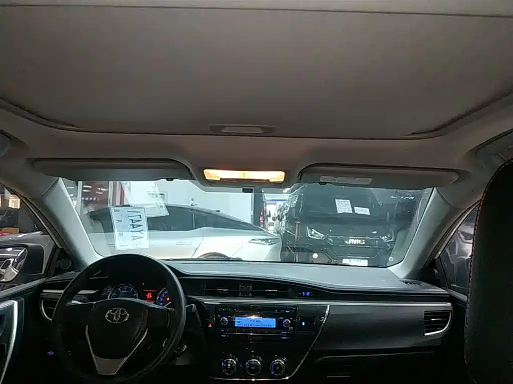Toyota Corolla 2014 1.6L CVT GL-i фото 18