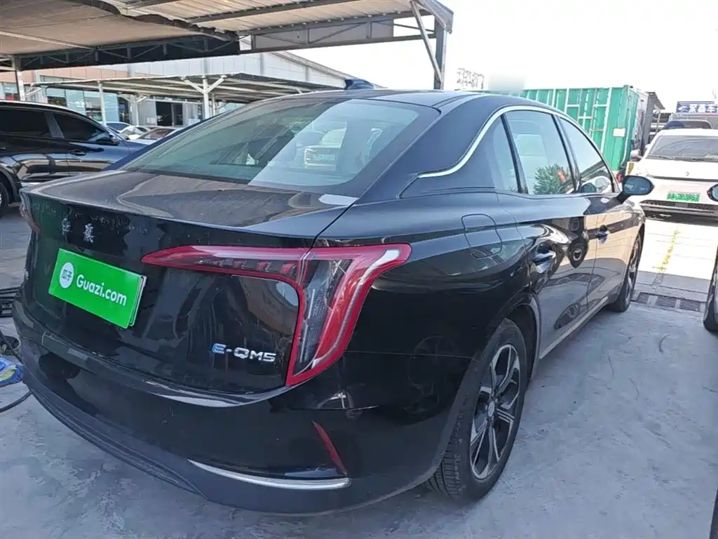 Hongqi E-QM5 2022 431km Charging Enjoyment Edition фото 7