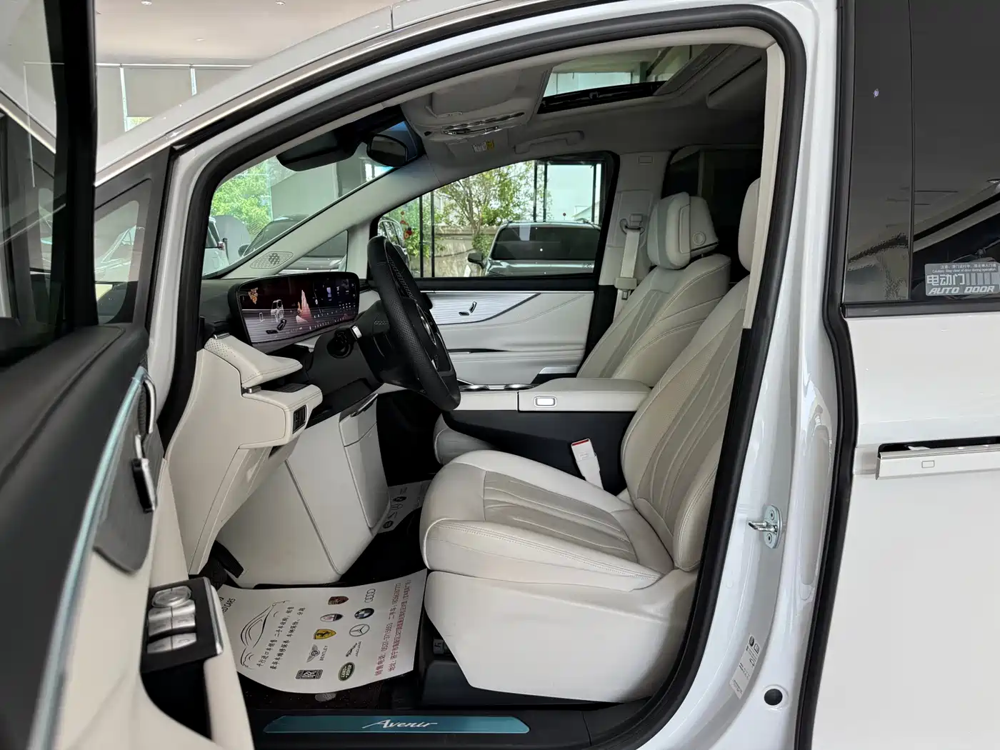 Buick GL8 New Energy 2025 Landlux Smart Edition 7-seater фото 4