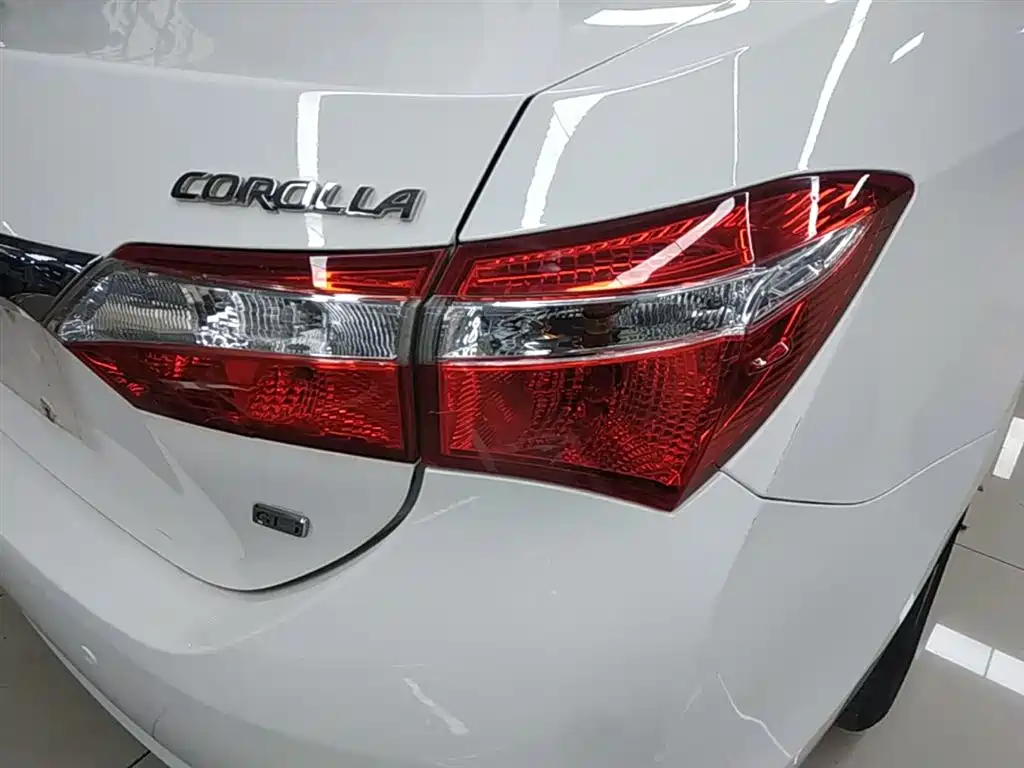 Toyota Corolla 2014 1.6L CVT GL-i фото 8