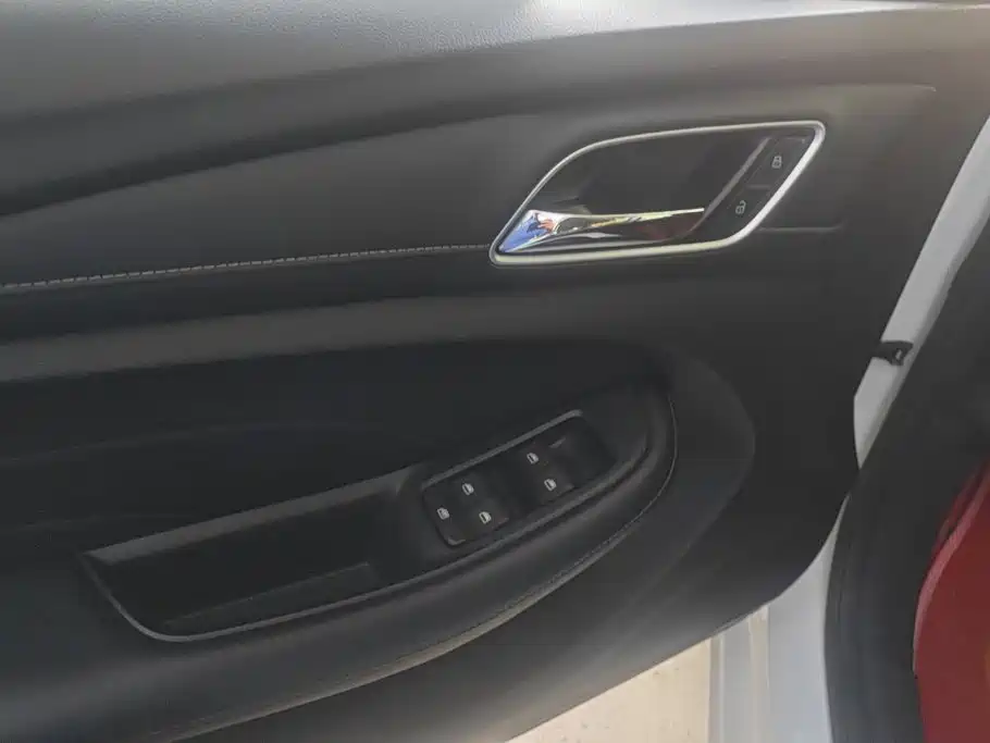 Roewe i5 2019 2019 1.5L Automatic 4G Connected LingHao Flagship Version