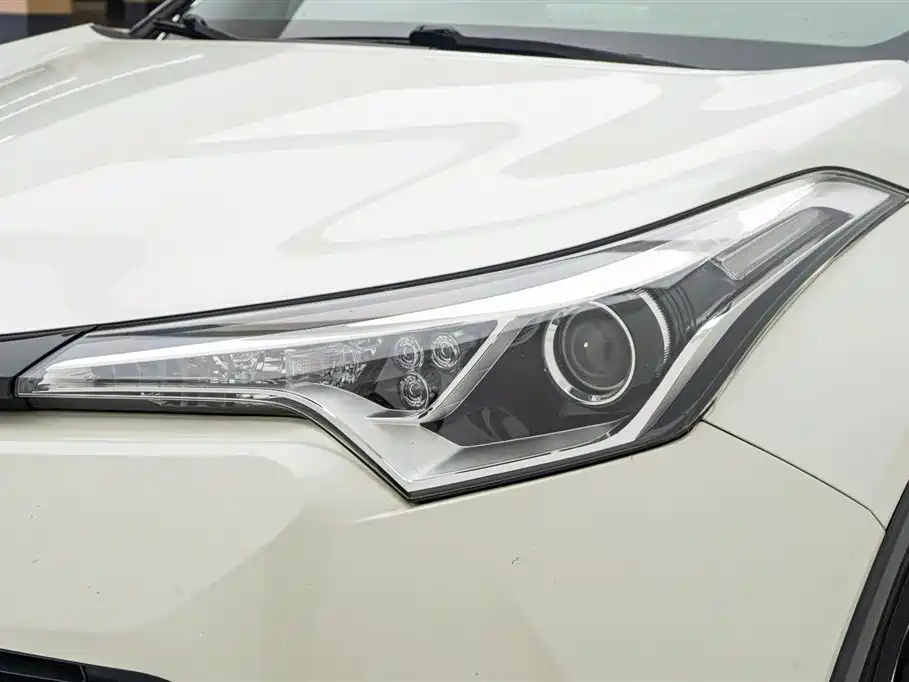 Toyota C-HR 2020 Model 2.0L Leading фото 9