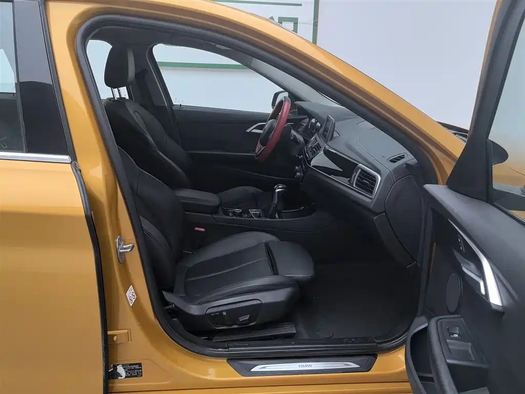 BMW 1 Series 2017 118i Sport фото 23