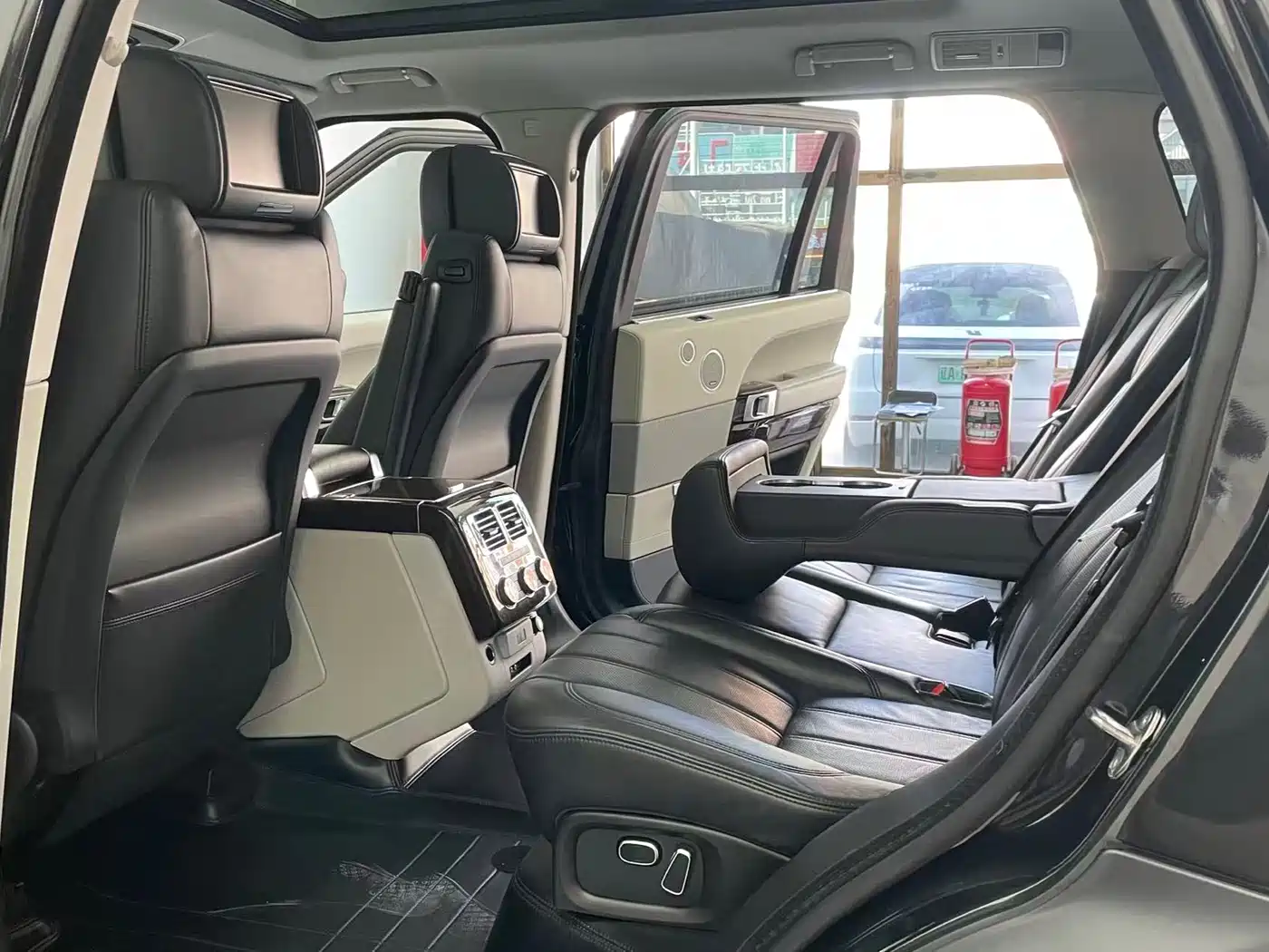 Land Rover Range Rover 2015 5.0 SC V8 AB Prestigious Genesis Extended Edition фото 12