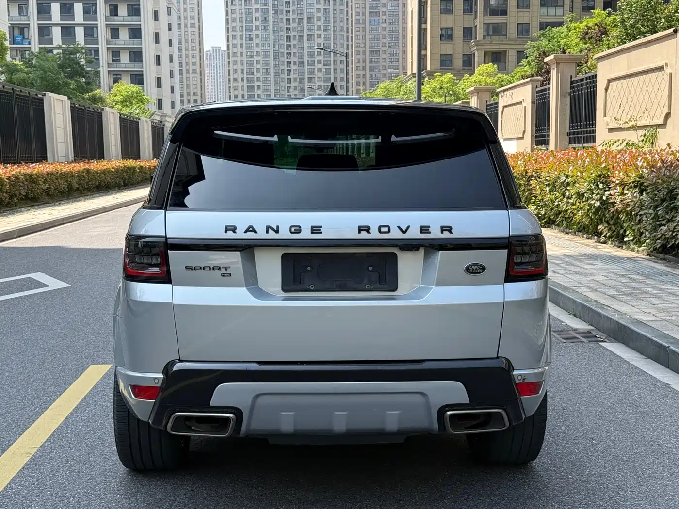 Land Rover Range Rover Sport 2021 3.0 L6 Gloss Black Edition фото 5