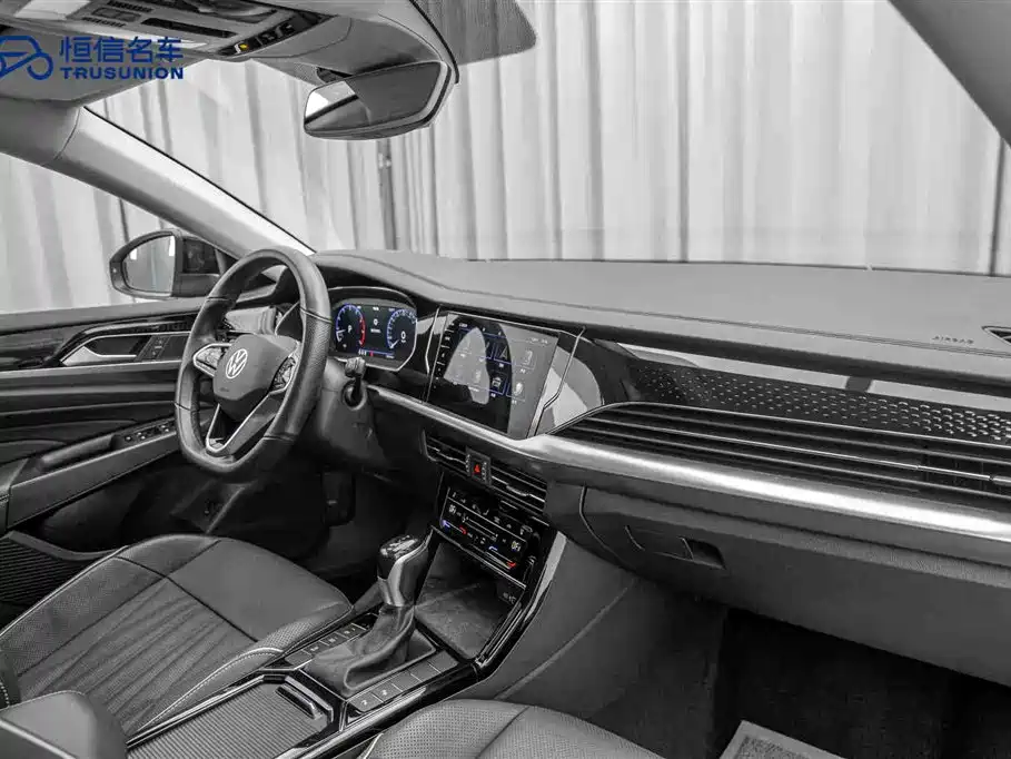 Volkswagen Passat 2022 330TSI Luxury Edition фото 14