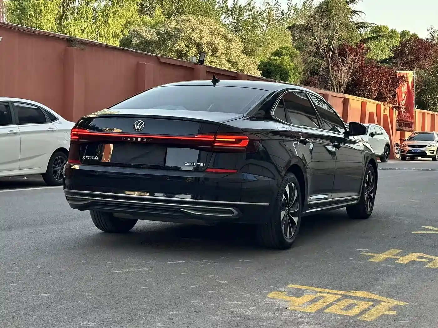 Volkswagen Passat 2022 280TSI Elite Edition фото 3