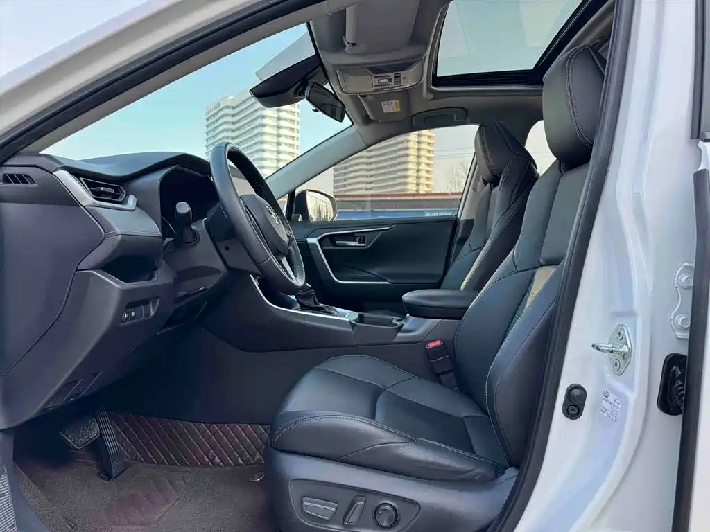 Toyota Wildlander 2022 2.0L CVT FWD Luxury Edition фото 18