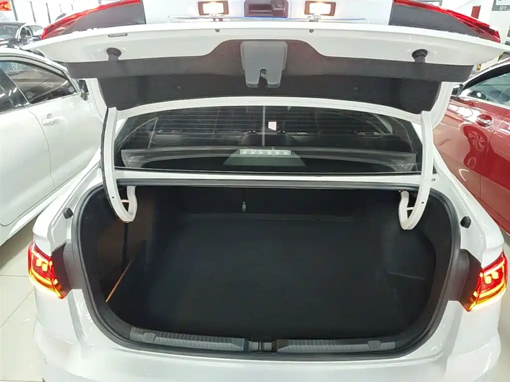 Volkswagen Bora 2023 200TSI DSG Yuexing Edition фото 19
