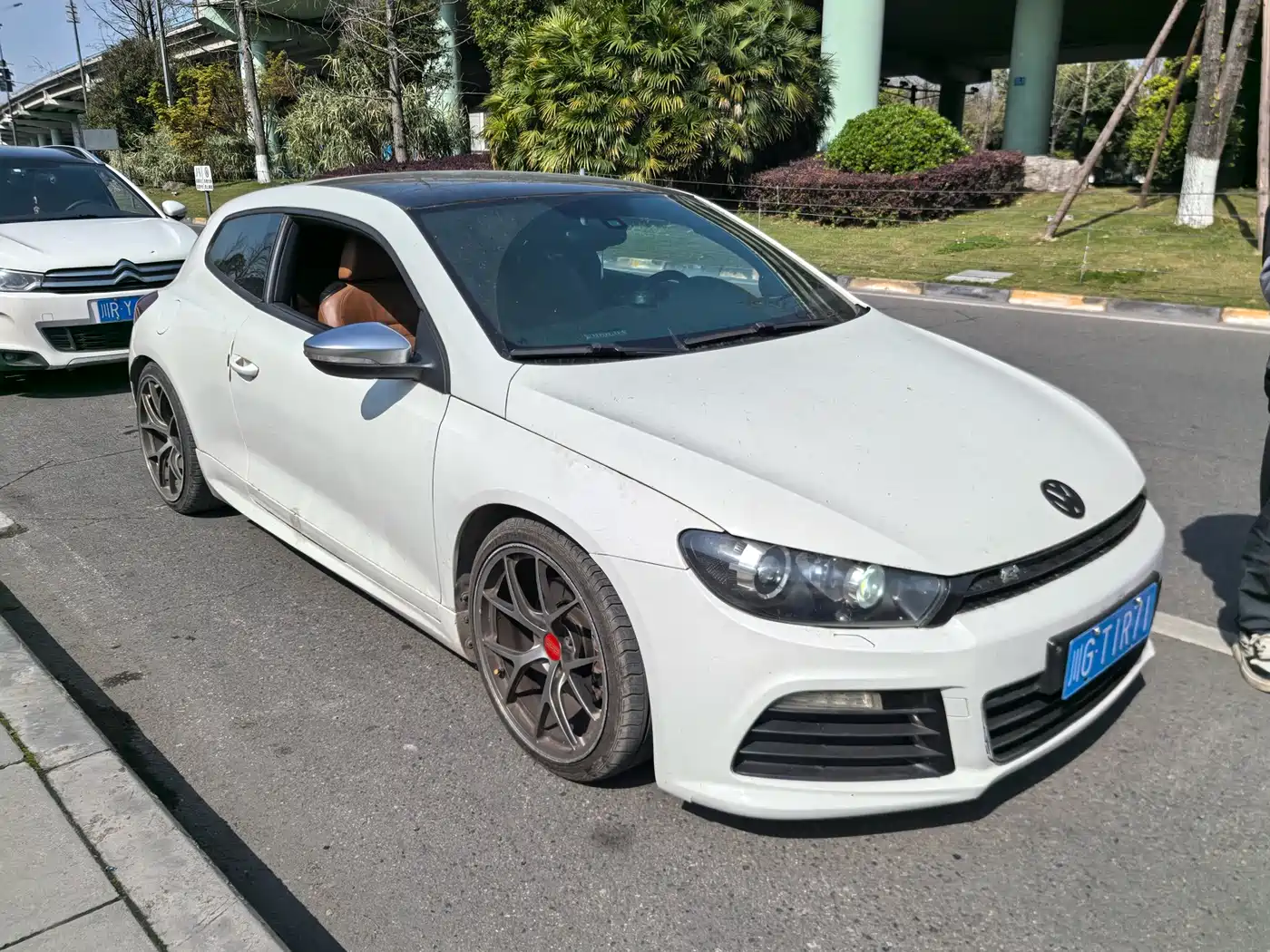 Volkswagen Scirocco 2010 2.0TSI Luxury Edition фото 4