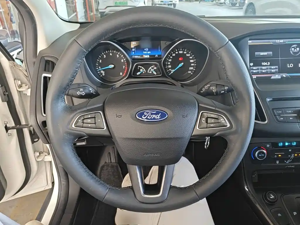Фото 11 - Ford Focus