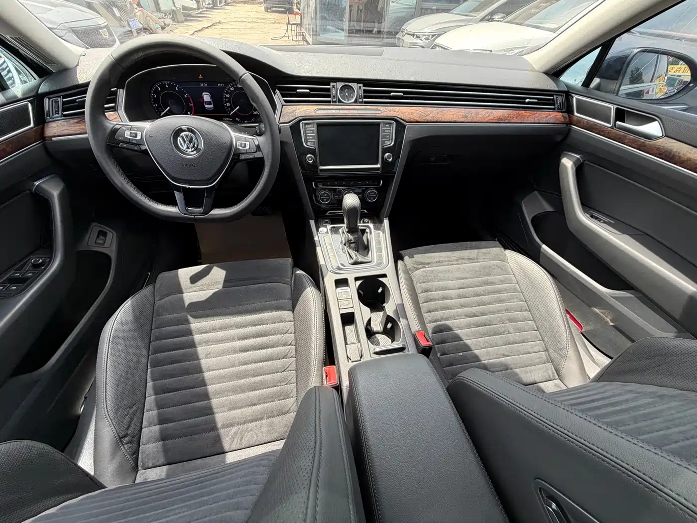 Volkswagen Magotan 2017 330TSI DSG Premium фото 7