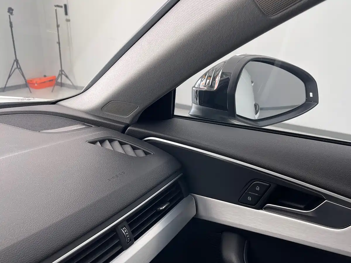 Audi A4L 2022 40 TFSI Luxury Dynamic фото 32