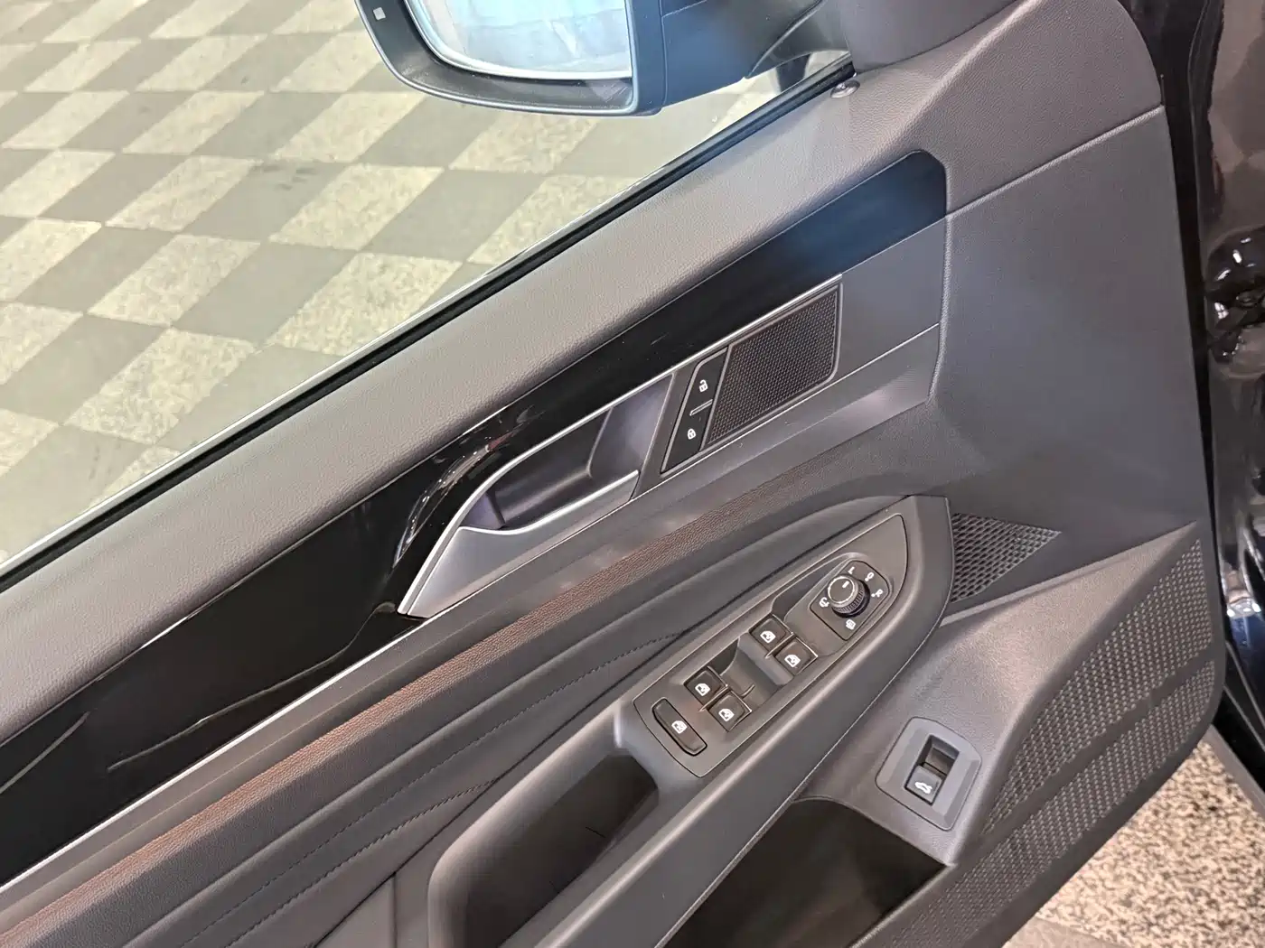 Volkswagen Passat 2025 Outstanding 380TSI Dragon Glory Edition фото 18
