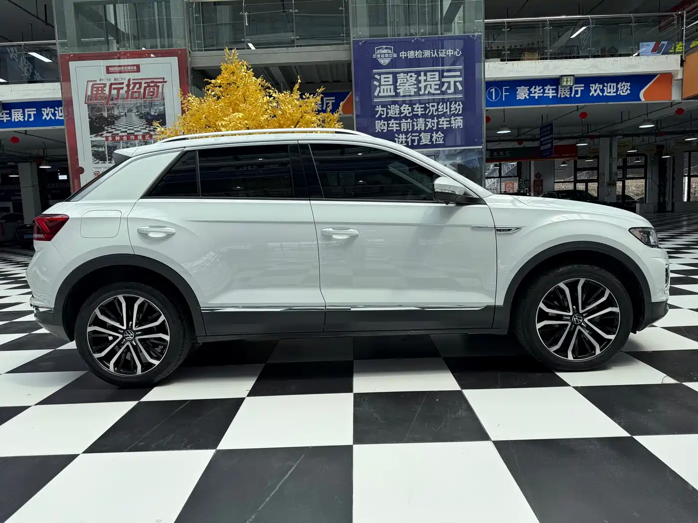 Volkswagen T-ROC 2022 280TSI DSG 2WD Comfort PLUS фото 8