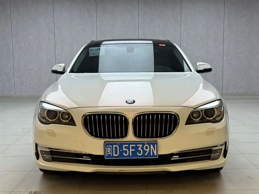 BMW 7 Series 2014 730Li Premium фото 2