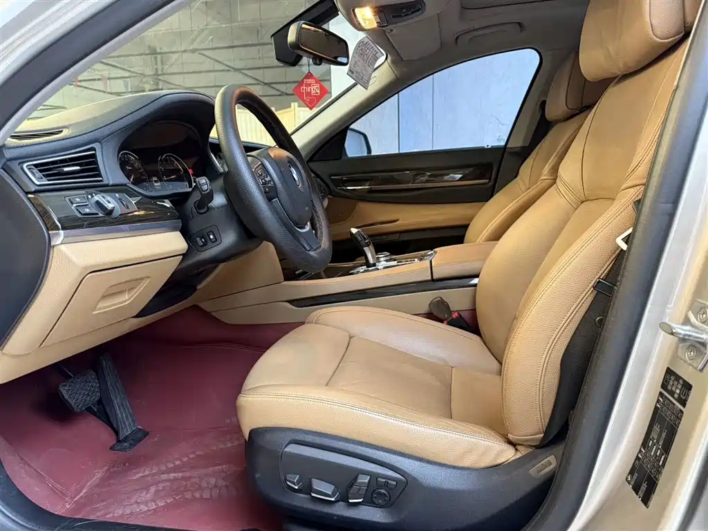 BMW 7 Series 2014 730Li Premium фото 8