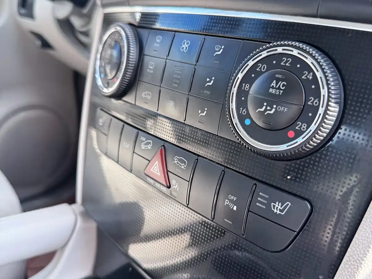 Mercedes-Benz M-Class 2010 ML 350 4MATIC Luxury фото 10