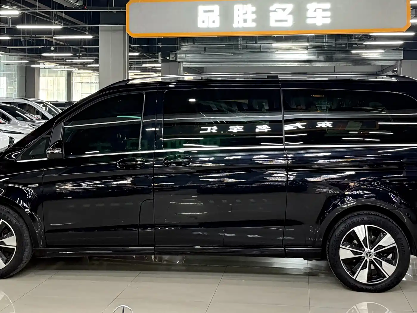 Mercedes-Benz V-Class 2022 V 260 L Long Wheelbase Prestige Edition фото 4
