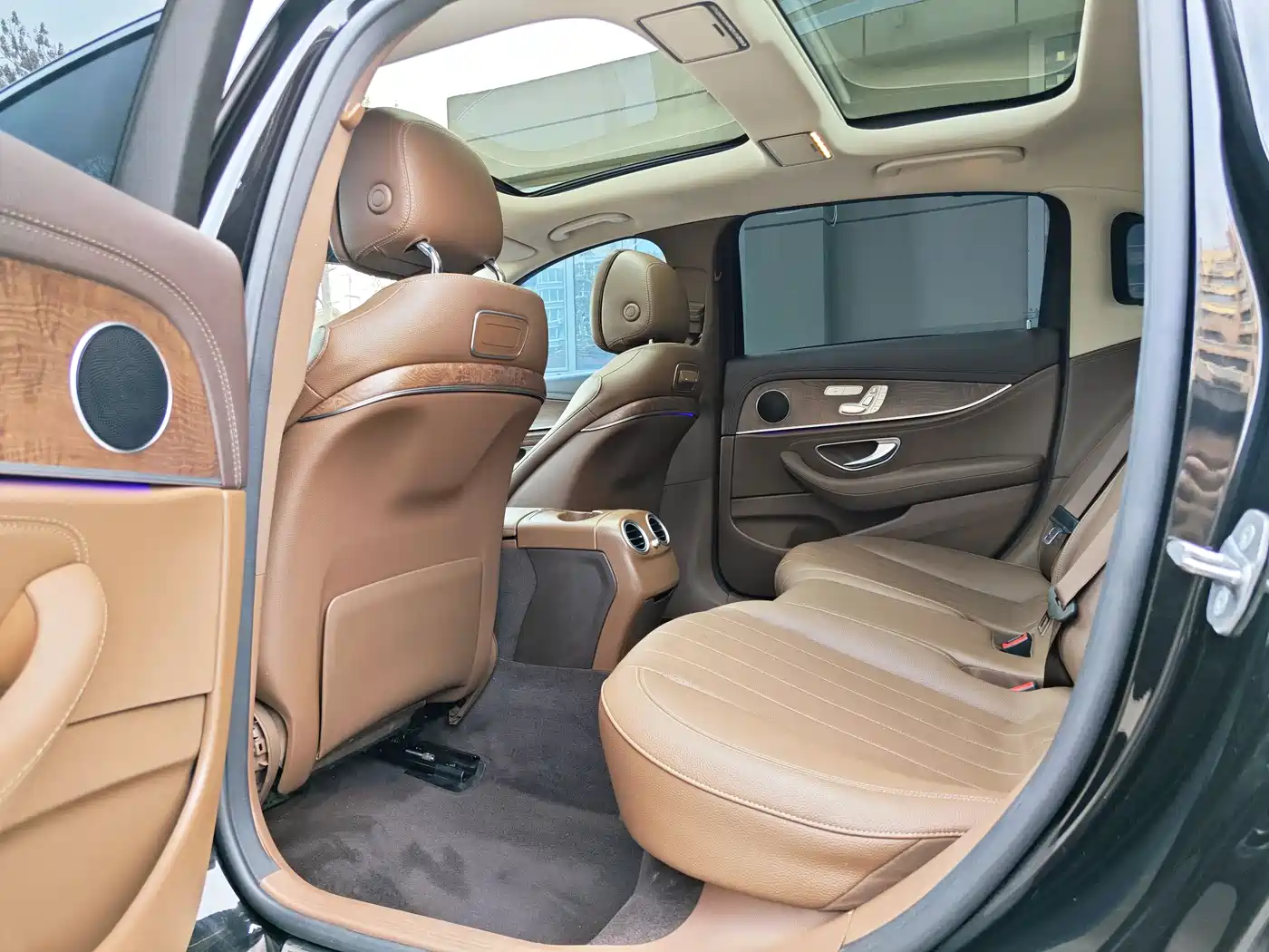 Mercedes-Benz E-Class 2019 E 300 L Luxury фото 9