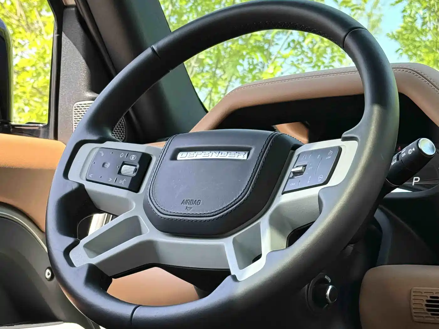 Land Rover Defender 2025 110 3.0T P400 -Dynamic HSE фото 10