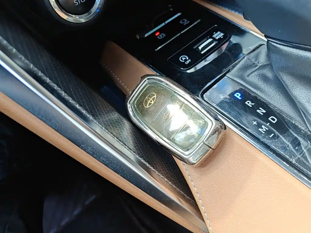 Toyota Venza 2022 2.0L CVT 2WD Premium фото 9