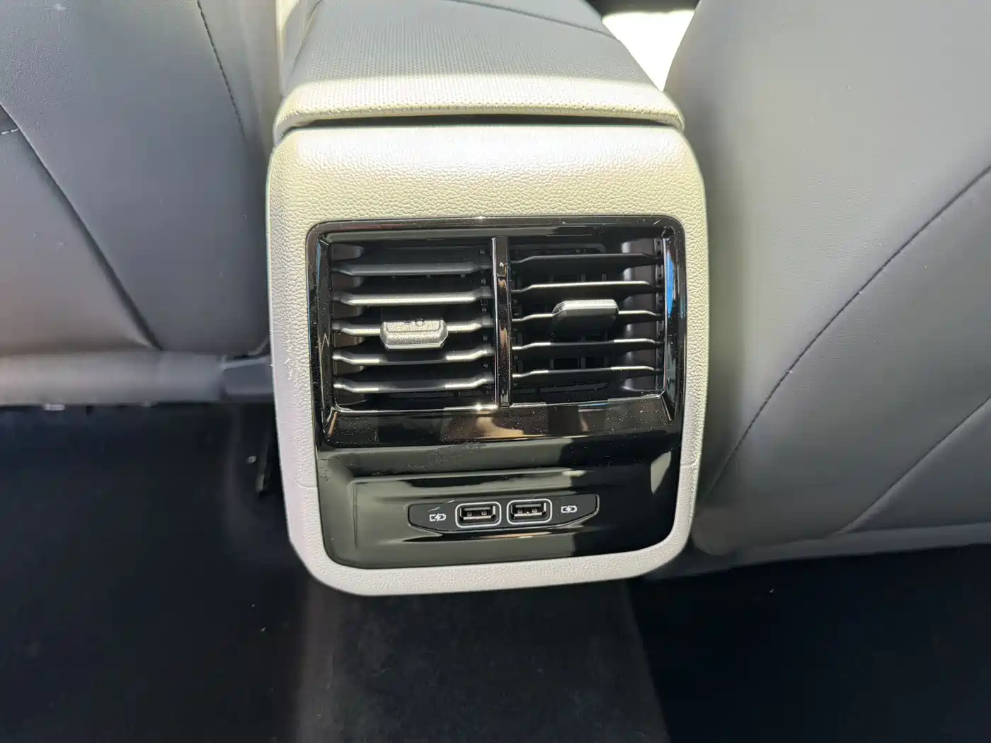 Volkswagen Sagitar 2023 280TSI DSG Surpass Plus Edition фото 9