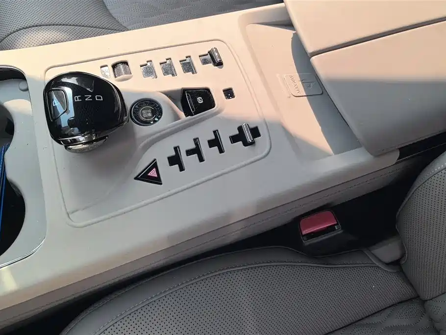 BYD Han 2025 DM-i 125KM Elite фото 16