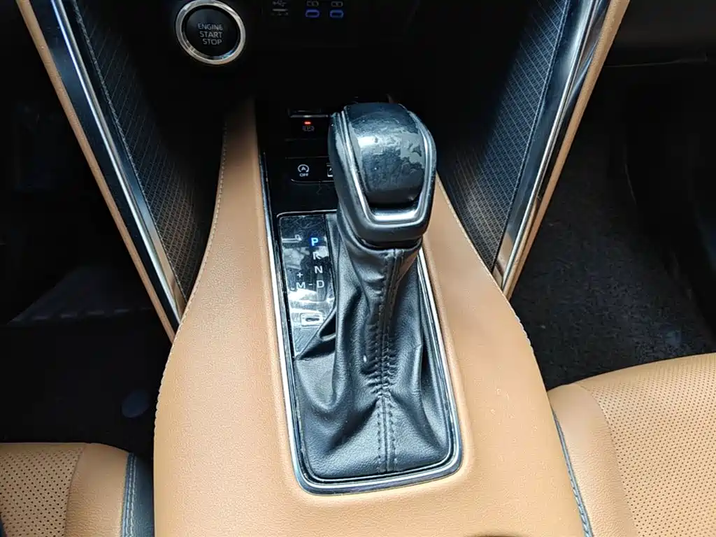 Toyota Venza 2022 2.0L CVT 2WD Premium фото 14