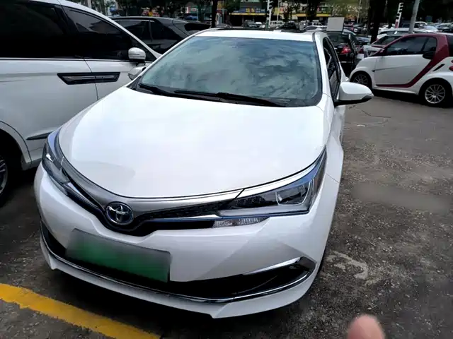  Toyota Corolla Twin Engine E+ 2019 1.8L E-CVT Leading Edition